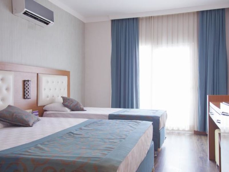 The Colour Hotels Side 67475