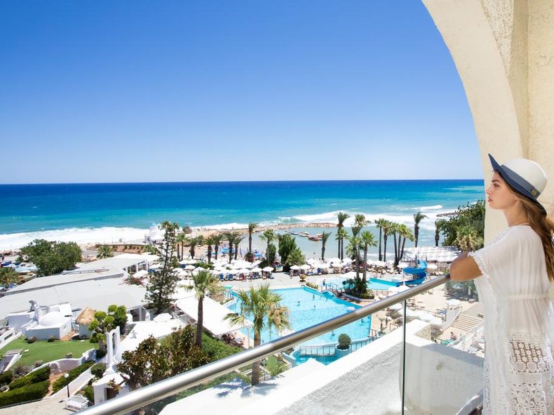 The Golden Coast Beach Hotel 290382