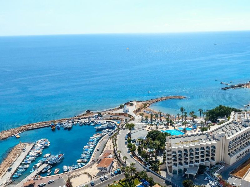 The Golden Coast Beach Hotel 290407