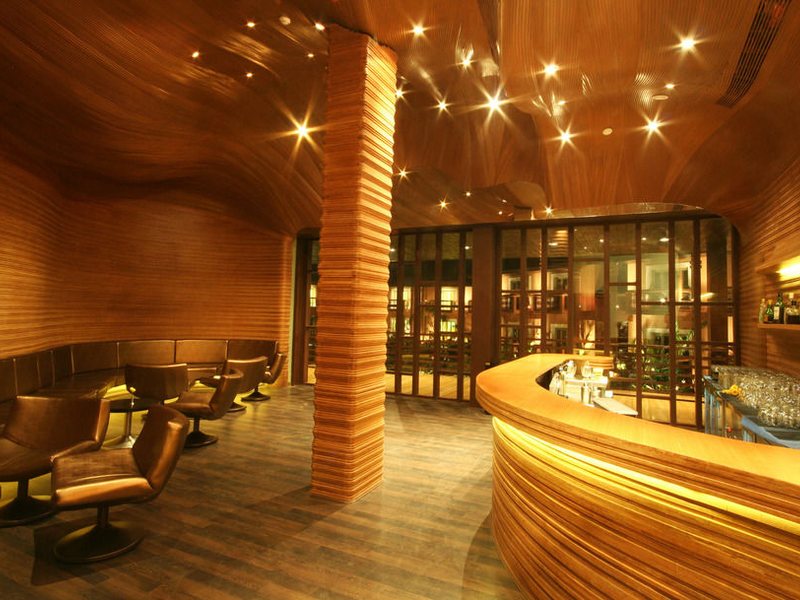 The Golden Crown Hotel 138593