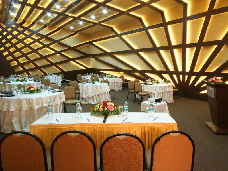 The Golden Crown Hotel 138598