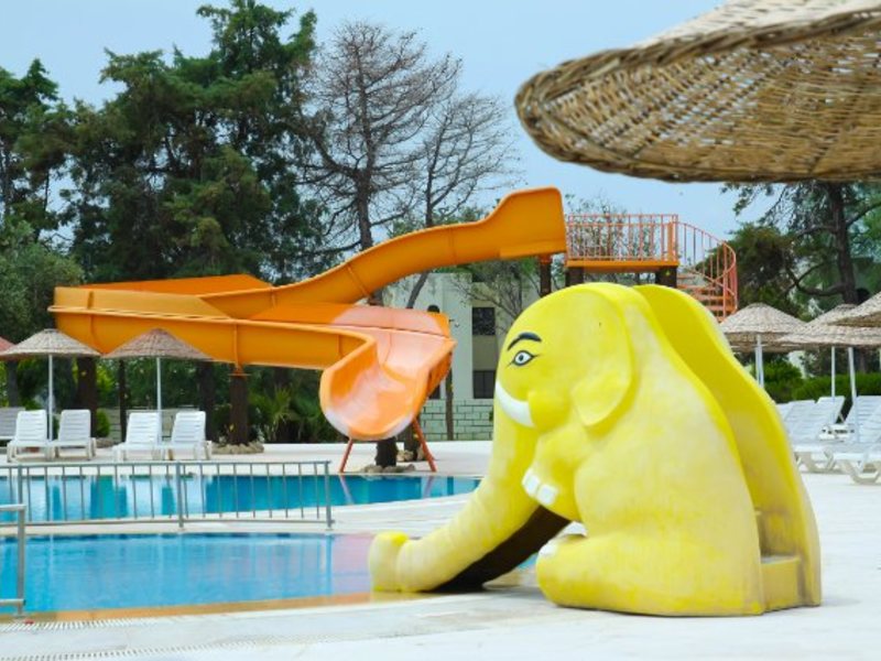 The Holiday Resort Hotel 190922