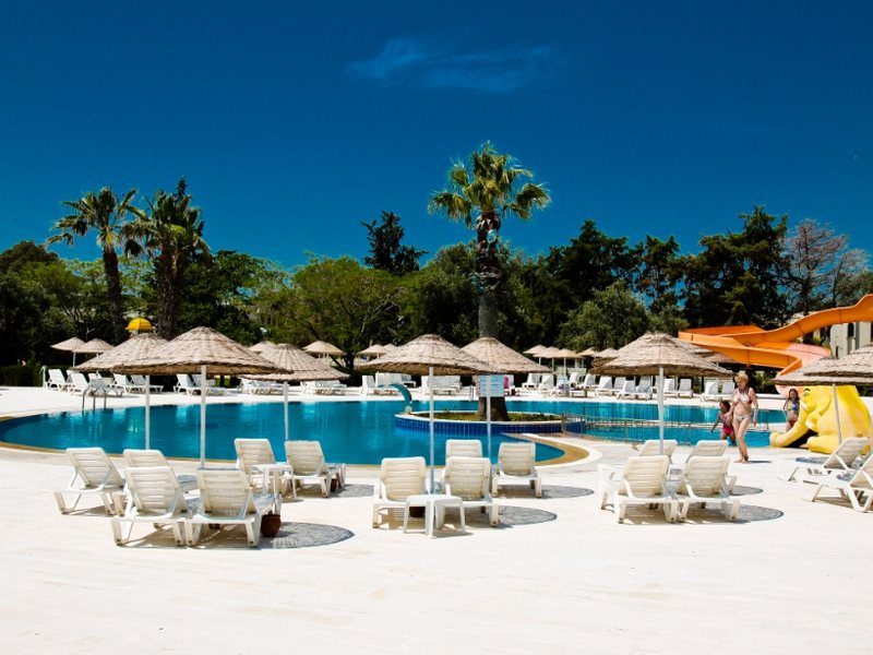 The Holiday Resort Hotel 190924