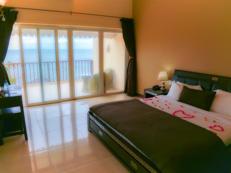 The Island Beach Resort  202697