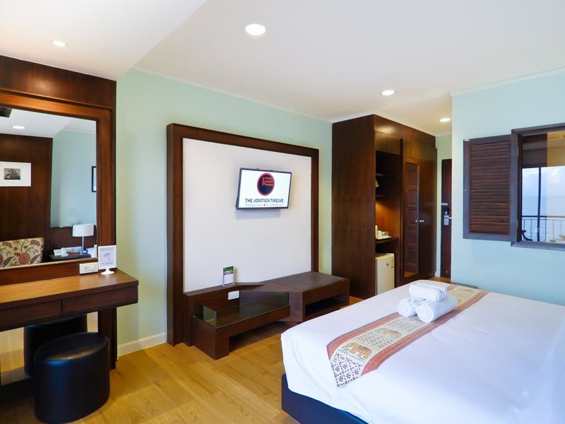 The Jomtien Twelve 211797