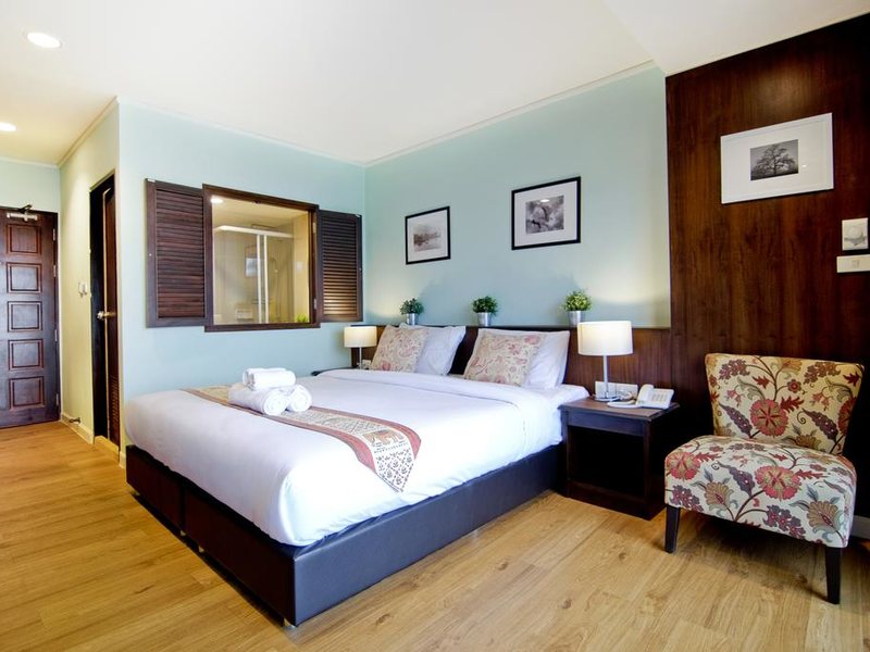 The Jomtien Twelve 211798