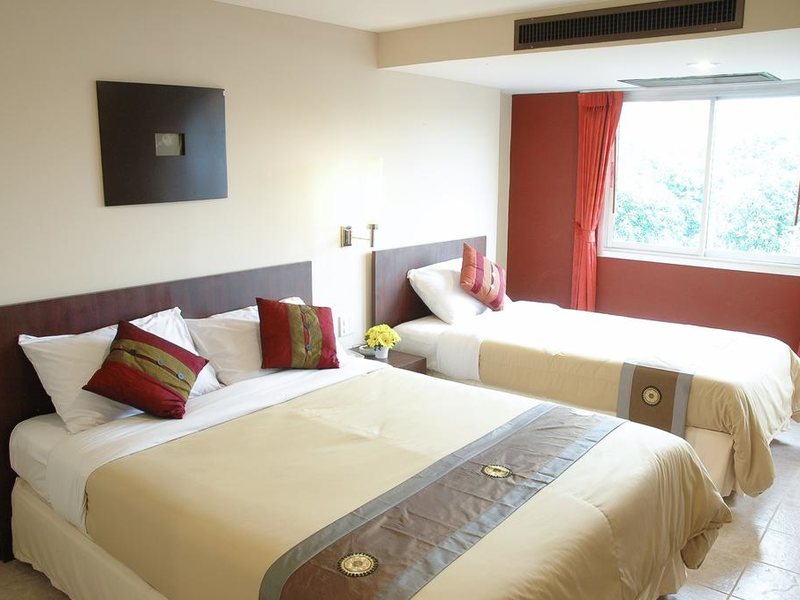 The Jomtien Twelve 211803