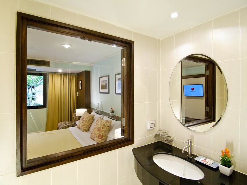 The Jomtien Twelve 211805