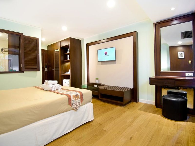 The Jomtien Twelve 211809