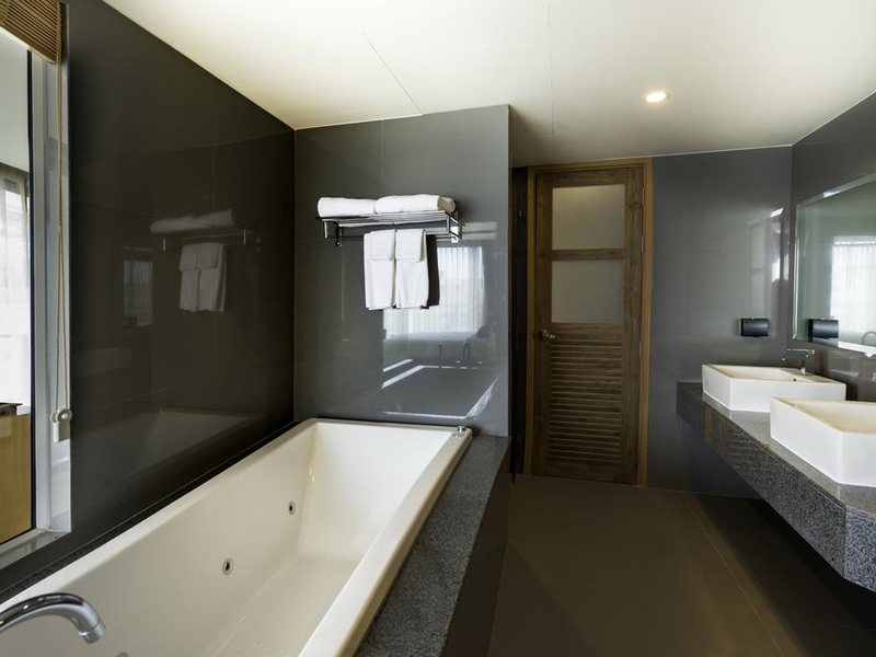 The Lunar Patong 211930