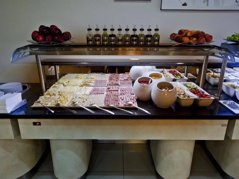 The Peak Hotel 302836