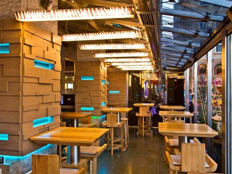 The Peak Hotel 302858