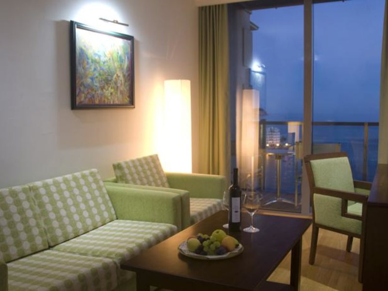 The Queen of  Montenegro 92199