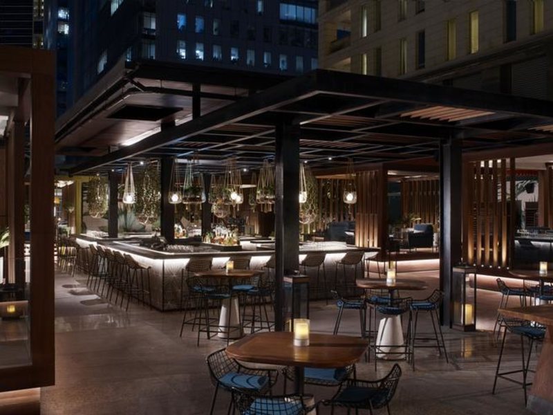 The Ritz-Carlton, Dubai International Financial Centre   300250