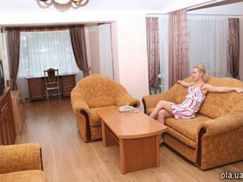 The Seasons Hotel 12775