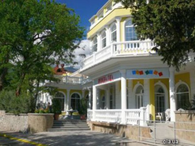 The Seasons Hotel 12777