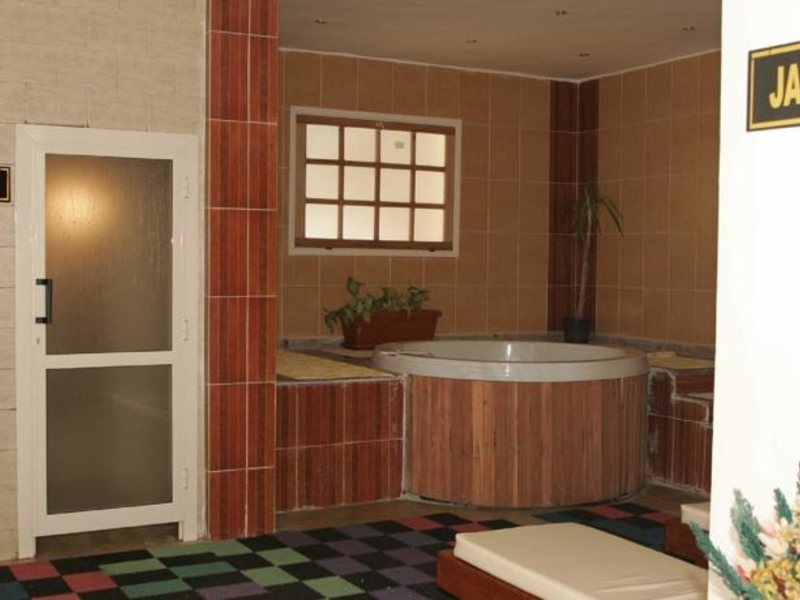 The Three Corners Triton Empire Inn (ex 129724