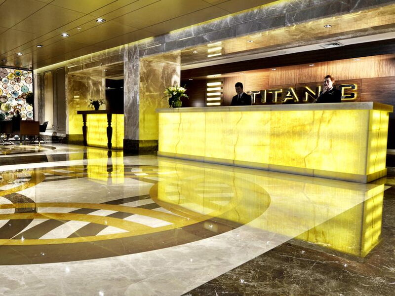 Titanic Business Golden Horn  (ex 243919