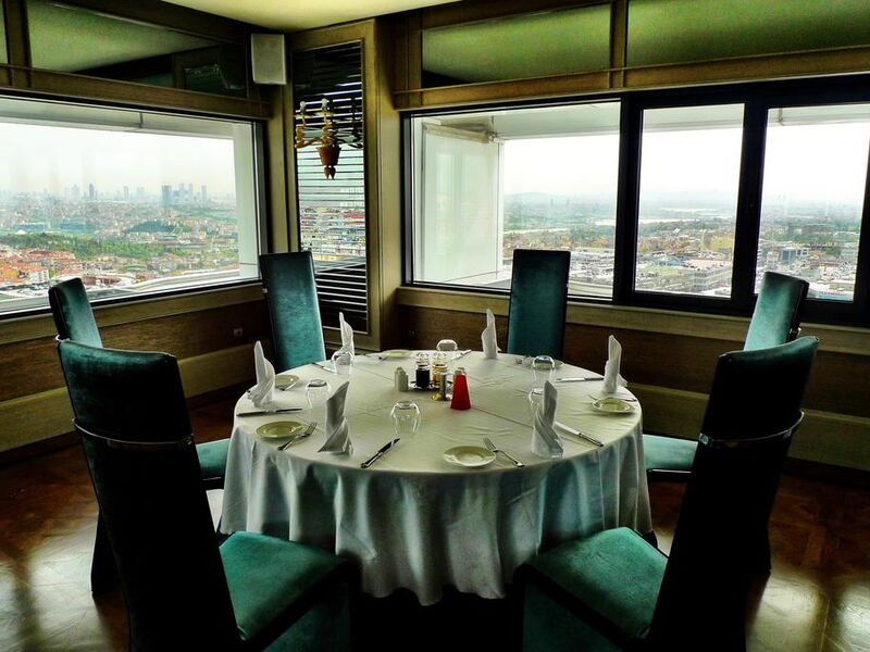 Titanic Business Golden Horn  (ex 243924