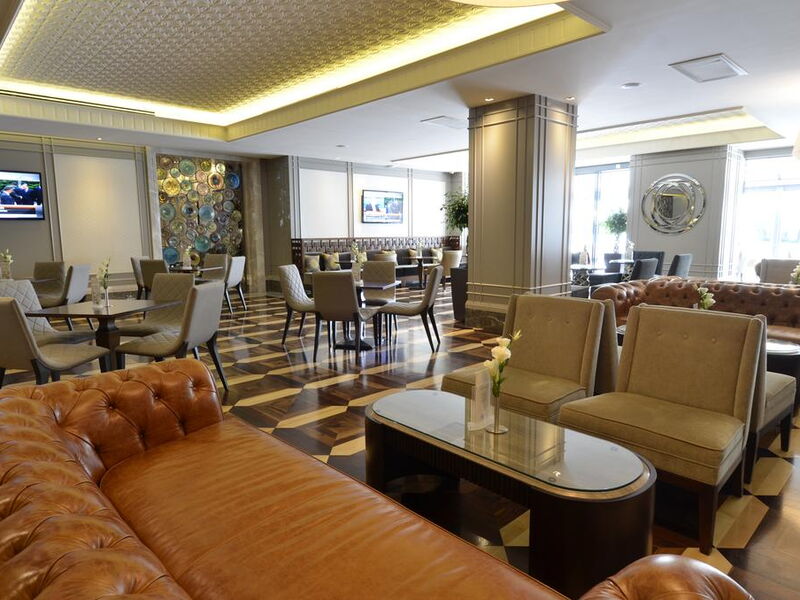 Titanic Business Golden Horn  (ex 243932