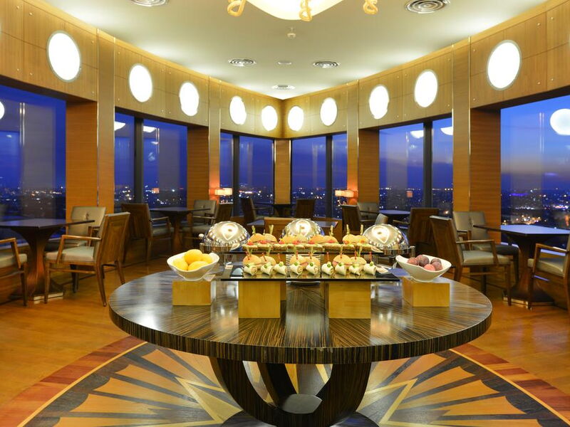 Titanic Business Golden Horn  (ex 243935