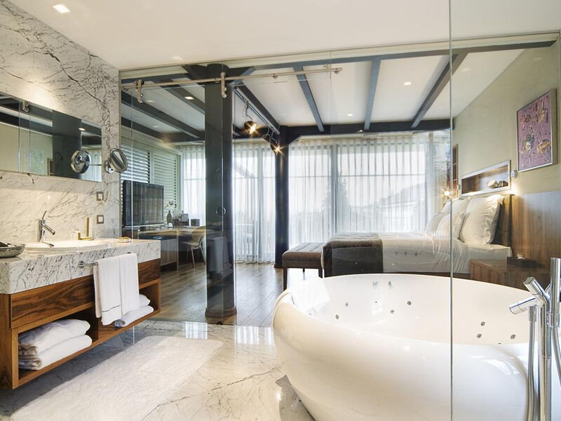 Tomtom Suites 304894