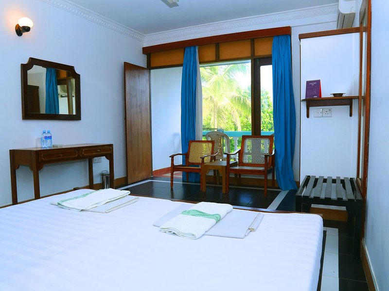 Topaz Beach Hotel 131780