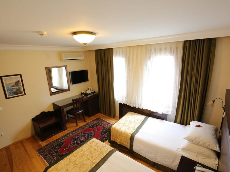 Tria Hotel 243958