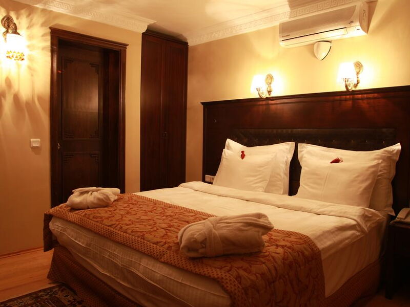 Tria Hotel 243970