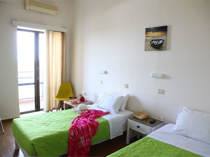 Triton Garden Hotel 98082