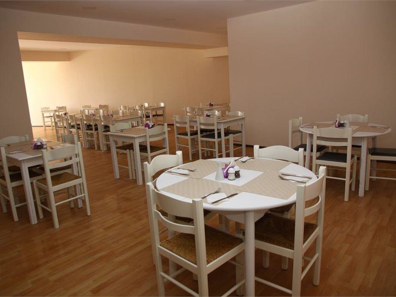 Triton Garden Hotel 98084