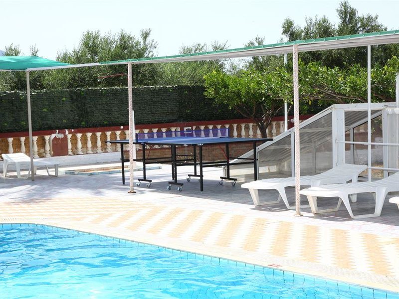 Triton Garden Hotel 98089