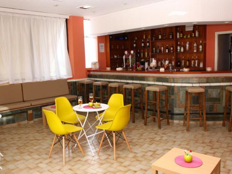 Triton Garden Hotel 98092