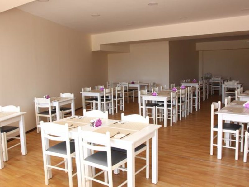 Triton Garden Hotel 98093