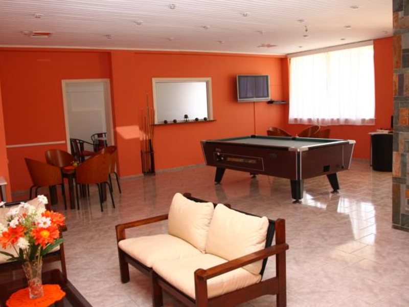 Triton Garden Hotel 98098