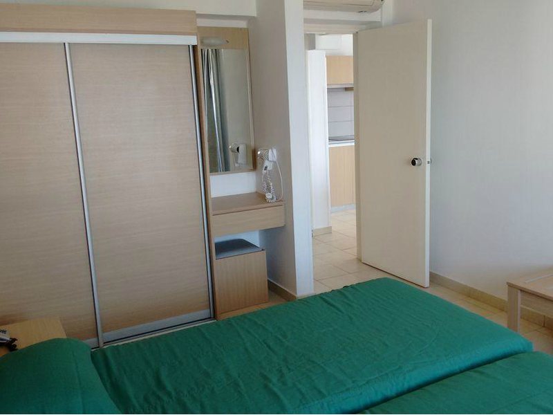 Trizas Hotel Aparts Apts 83849