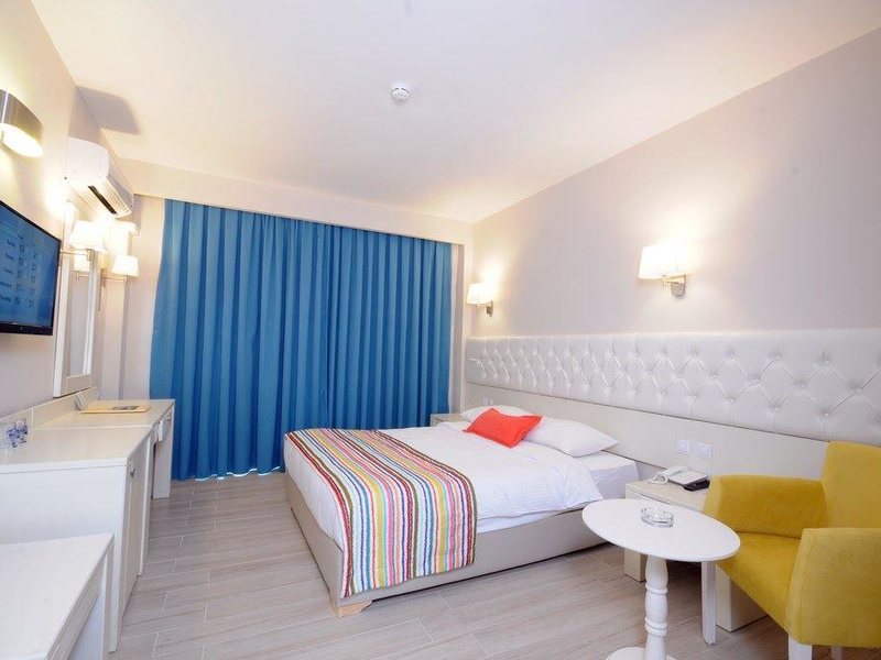 Tropical Beach Hotel 277645