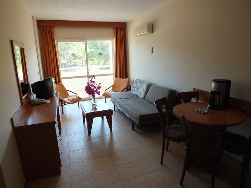 Tuntas Family Suites 181433