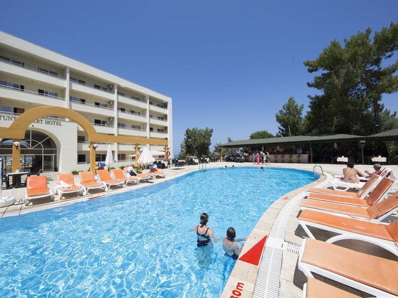 Tuntas Family Suites 181437