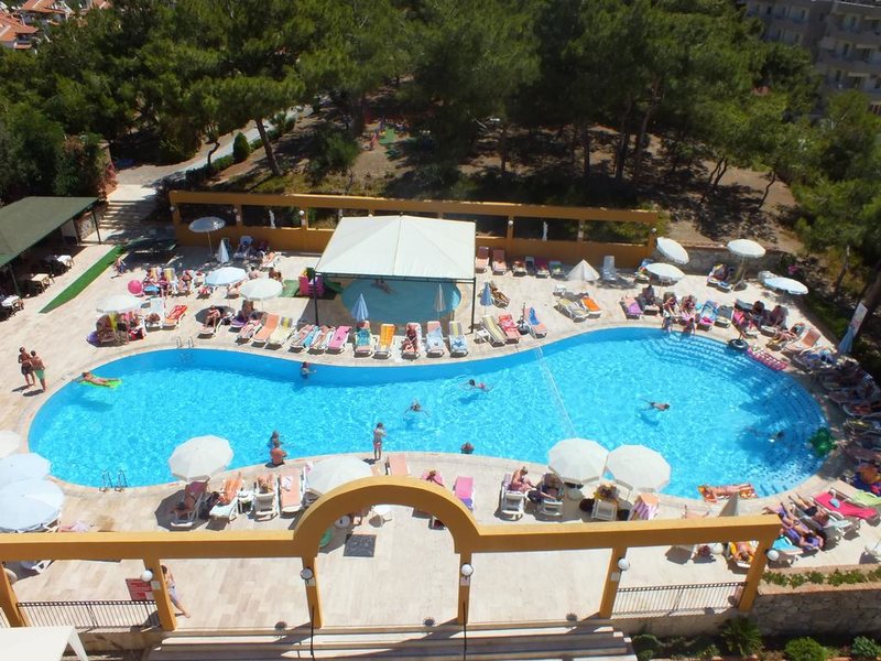 Tuntas Family Suites 181452