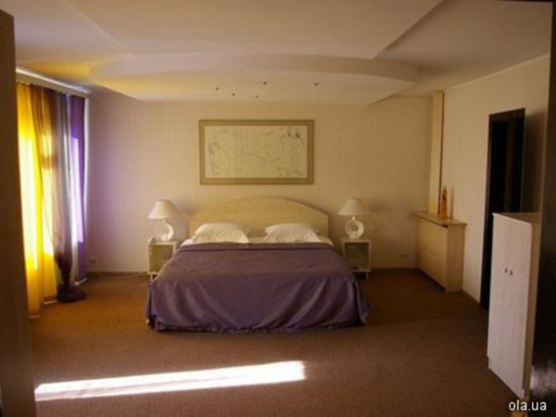 Ukraine Hotel 12700