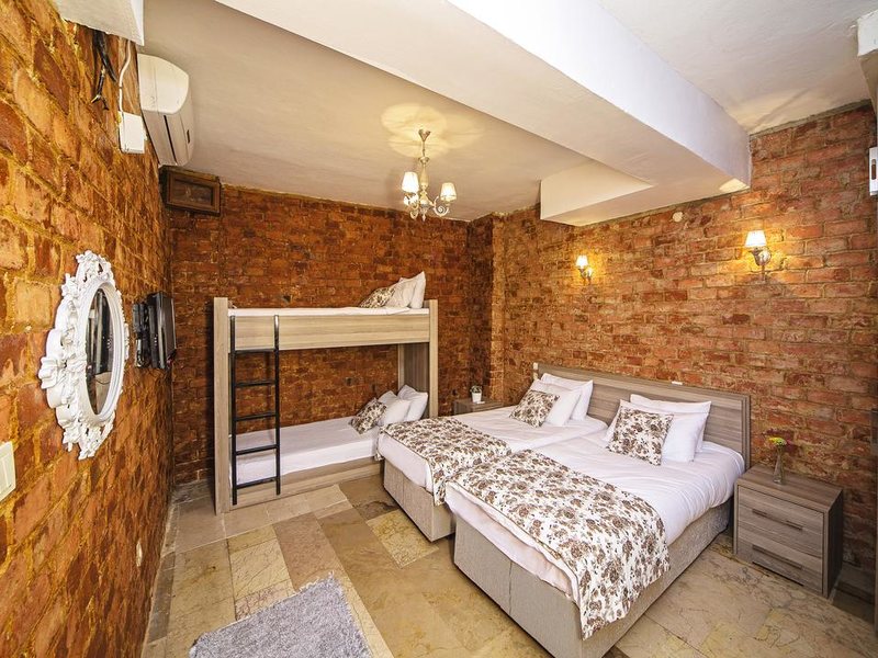 Unique Suite Hotel 275715