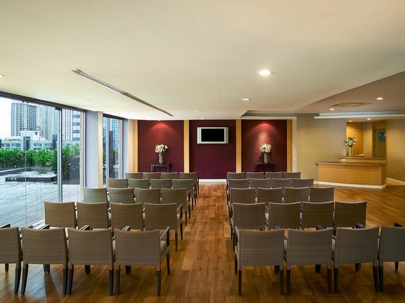 Urbana Sathorn 239661