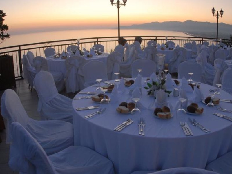 Utopia World Hotel  61130