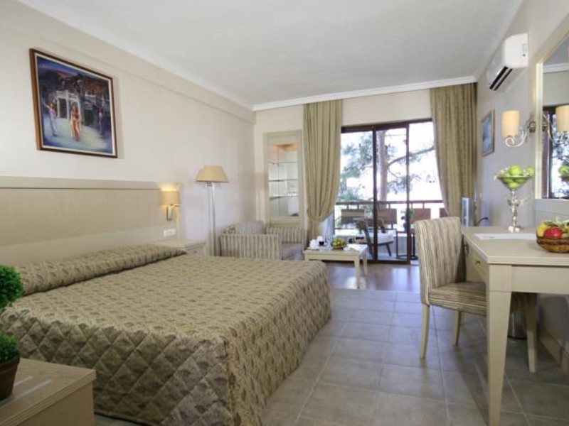 Utopia World Hotel  61159