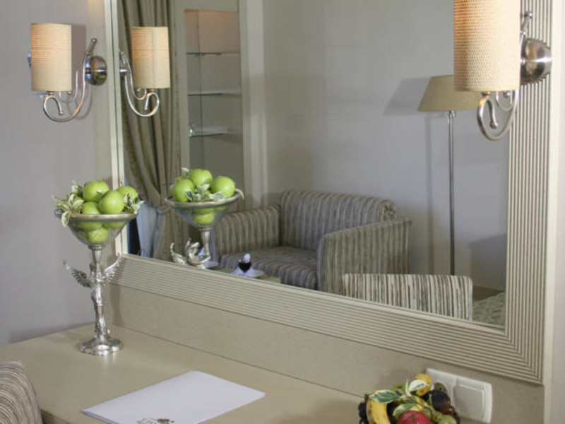 Utopia World Hotel  61160