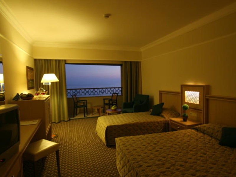 Utopia World Hotel  61165