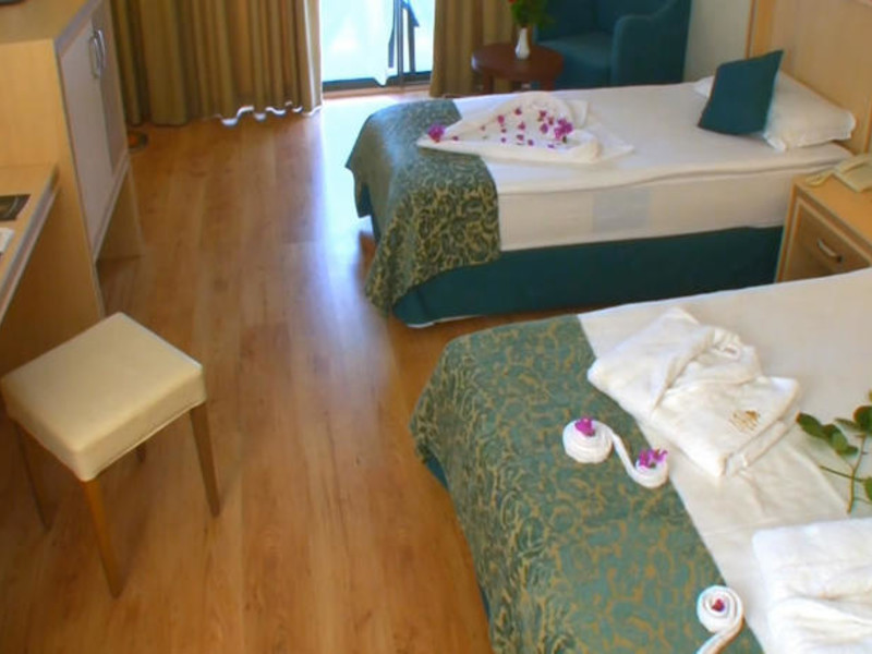 Utopia World Hotel  61166