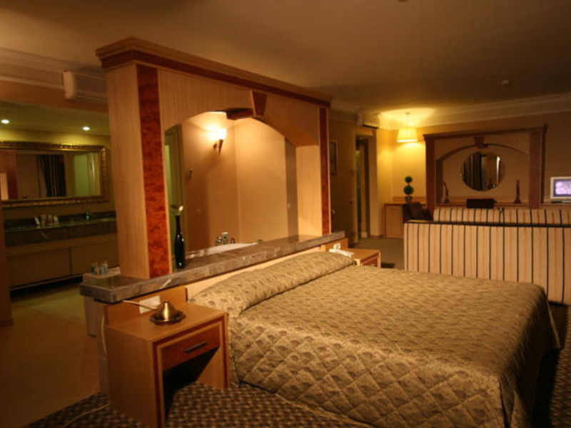 Utopia World Hotel  61167