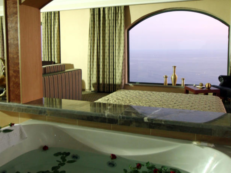 Utopia World Hotel  61168